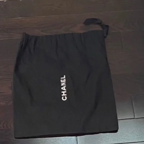 CHANEL New Medium Chevron Boy - Picture 11 of 12